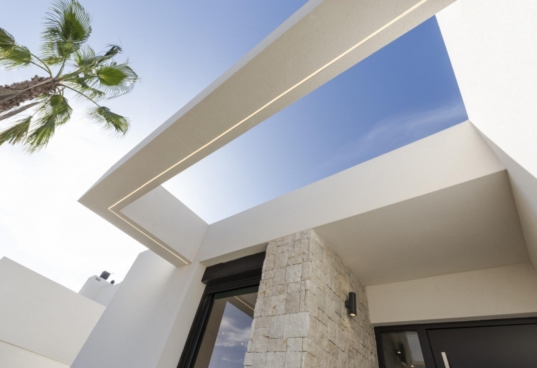 Maginifica villa de nueva construcción con 3 dormitorios en primera línea de campo de golf en La Finca Golf Resort
