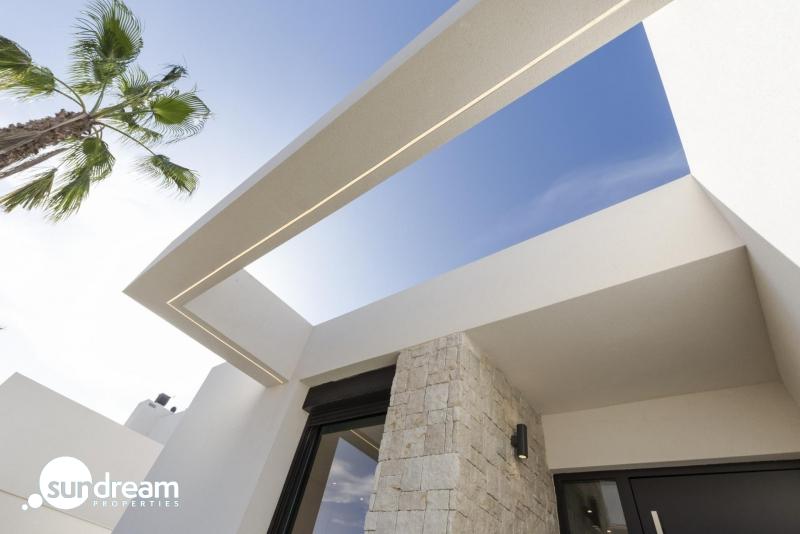 g_43300-14-32 Maginifica villa de nueva construcción con 3 dormitorios en primera línea de campo de golf en La Finca Golf Resort