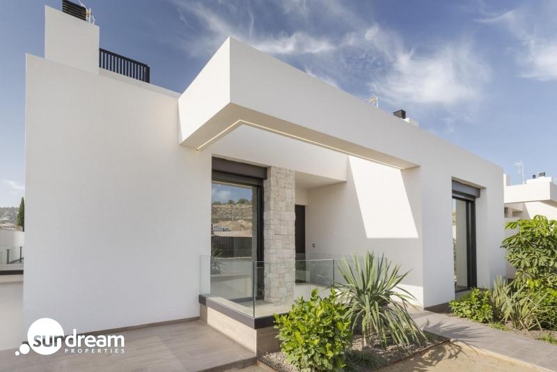 g_43300-14-34 Maginifica villa de nueva construcción con 3 dormitorios en primera línea de campo de golf en La Finca Golf Resort