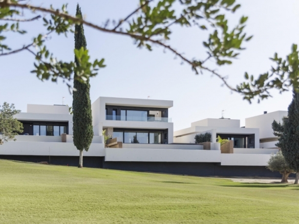 Maginifica villa de nueva construcción con 3 dormitorios en primera línea de campo de golf en La Finca Golf Resort