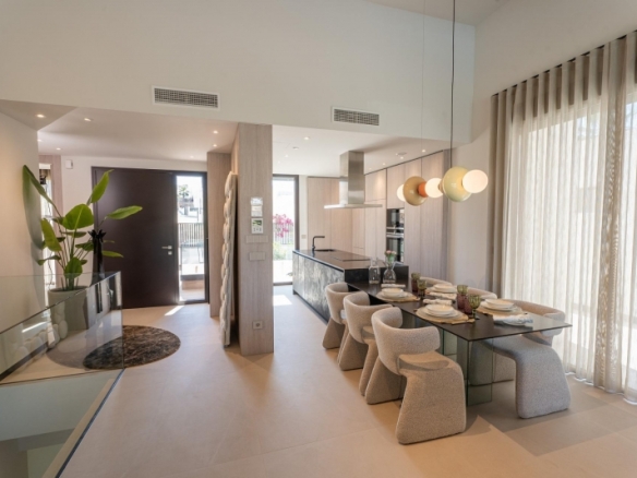 Maginifica villa de nueva construcción con 3 dormitorios en primera línea de campo de golf en La Finca Golf Resort