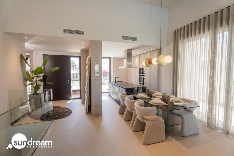 g_43300-14-4 Maginifica villa de nueva construcción con 3 dormitorios en primera línea de campo de golf en La Finca Golf Resort