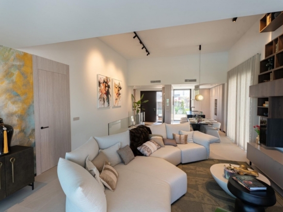 Maginifica villa de nueva construcción con 3 dormitorios en primera línea de campo de golf en La Finca Golf Resort