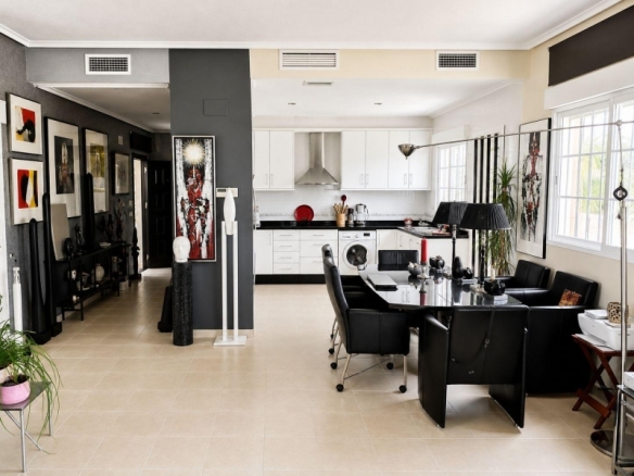 Villa independiente en venta El Oasis San Fulgencio