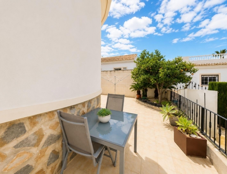 Villa independiente en venta El Oasis San Fulgencio