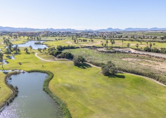 Chalet en una planta de 3 dormitorios en primera línea del campo de golf en Los Alcázares