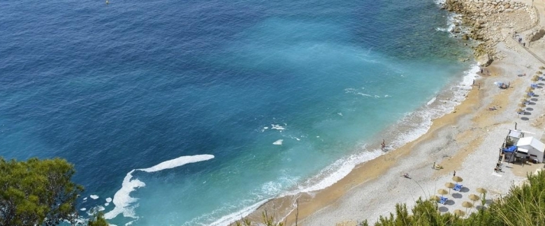 Villa de lujo de 4 dormitorios con piscina infinity y vistas al mar a la venta en Benitachell