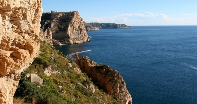 Villa de lujo de 4 dormitorios con piscina infinity y vistas al mar a la venta en Benitachell