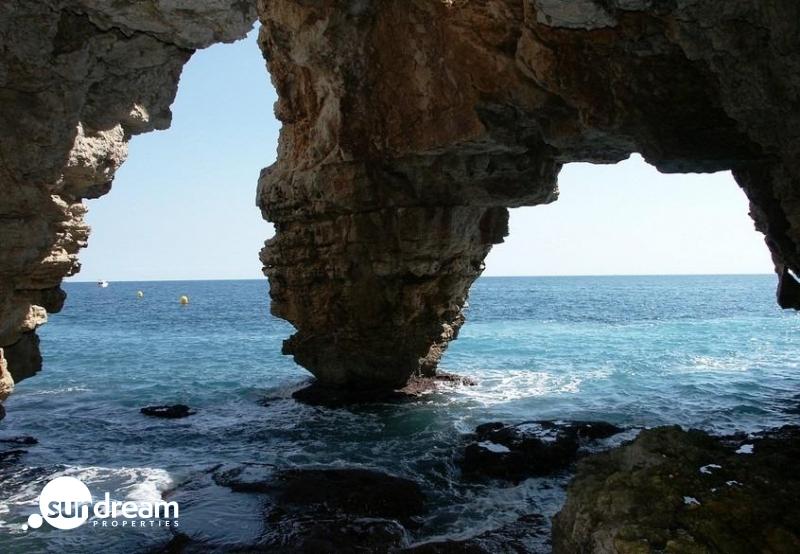 Villa de lujo de 4 dormitorios con piscina infinity y vistas al mar a la venta en Benitachell