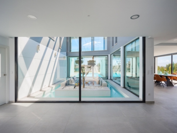 Espectacular villa de 4 dormitorios con parcela de 1000m2 en exclusivo resort de golf(Murcia)