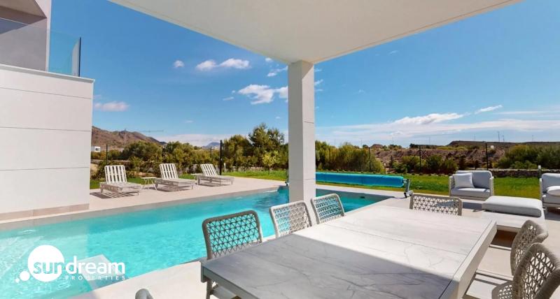 Espectacular villa de 4 dormitorios con parcela de 1000m2 en exclusivo resort de golf(Murcia)