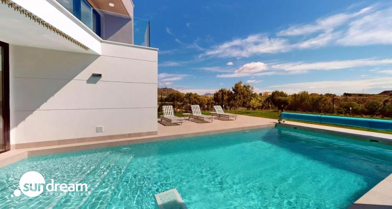 Espectacular villa de 4 dormitorios con parcela de 1000m2 en exclusivo resort de golf(Murcia)