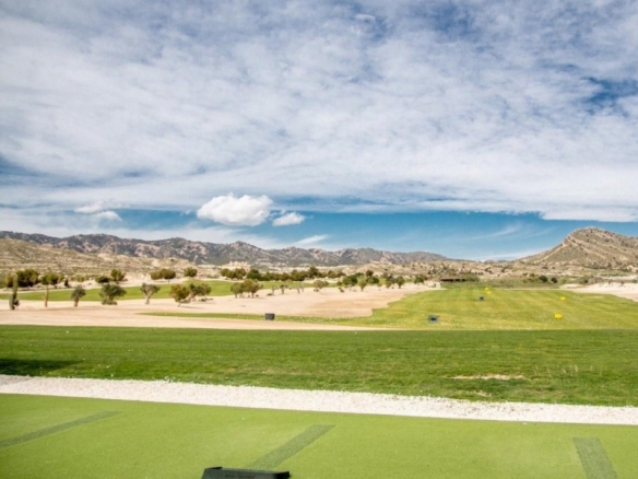 Espectacular villa de 4 dormitorios con parcela de 1000m2 en exclusivo resort de golf(Murcia)