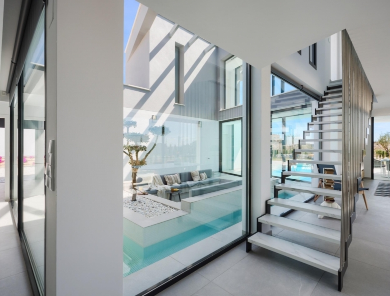 Espectacular villa de 4 dormitorios con parcela de 1000m2 en exclusivo resort de golf(Murcia)
