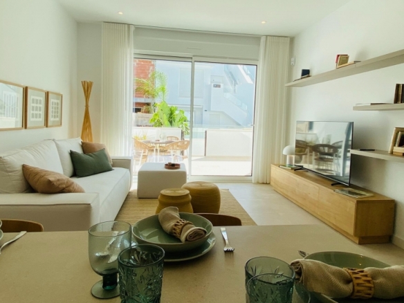 ESTUPENDO NUEVO APARTAMENTO EN PLANTA BAJA DE 2 DORM. EN PILAR DE LA HORADADA