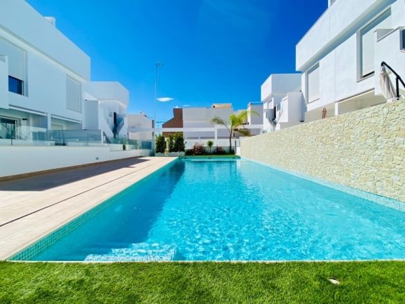 ESTUPENDO NUEVO APARTAMENTO EN PLANTA BAJA DE 2 DORM. EN PILAR DE LA HORADADA