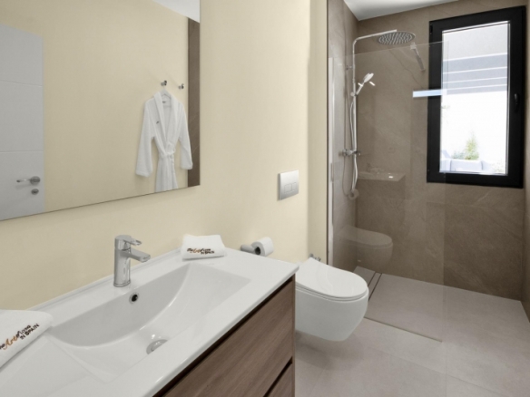 Villa en una sola planta con 3 dormitorios y piscina privada a la venta en resort de golf(Murcia)