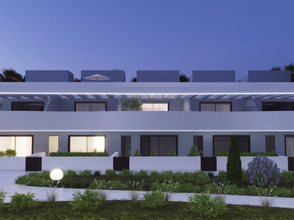 Adosado de nueva construcción con 3 dormitorios y amplio solarium en El Raso (Guardamar del Segura)