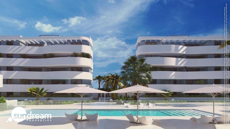 Adosado de nueva construcción con 3 dormitorios y amplio solarium en El Raso (Guardamar del Segura)