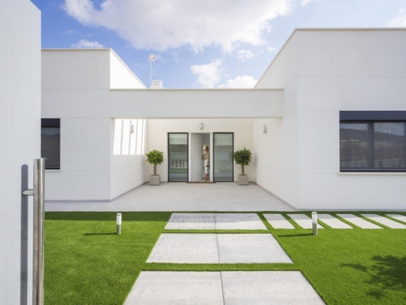 Exclusiva villa de 4 dormitorios en una sola planta con piscina privada en golf resort en Murcia