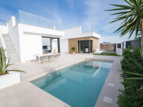 Villa de 3 dormitorios de nueva construcción con piscina privada en campo de golf(Murcia)