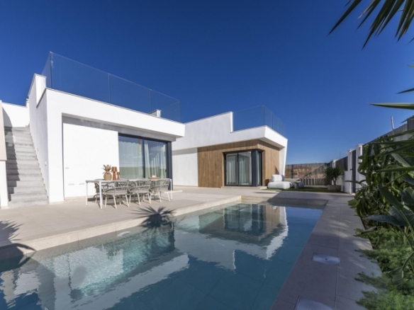 Villa de 3 dormitorios de nueva construcción con piscina privada en campo de golf(Murcia)