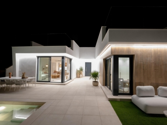 Villa de 3 dormitorios de nueva construcción con piscina privada en campo de golf(Murcia)