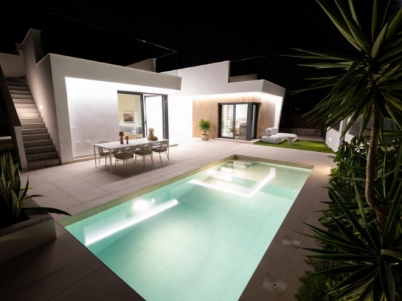 Villa de 3 dormitorios de nueva construcción con piscina privada en campo de golf(Murcia)