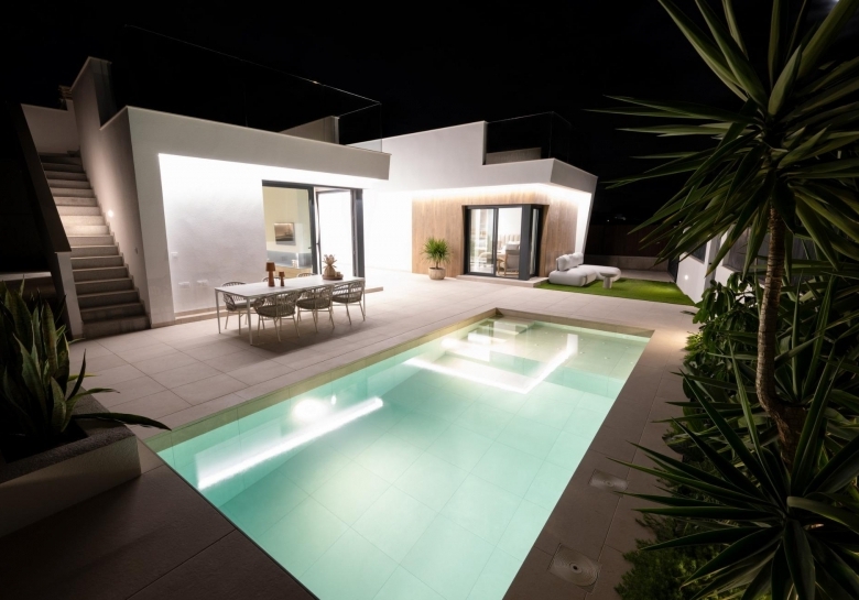 Villa de 3 dormitorios de nueva construcción con piscina privada en campo de golf(Murcia)