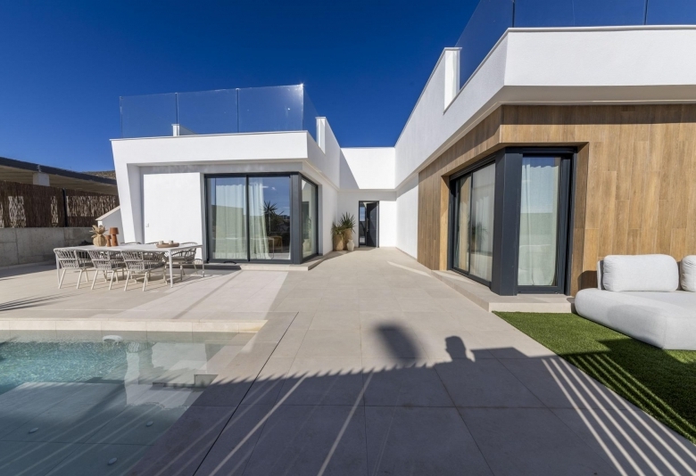 Villa de 3 dormitorios de nueva construcción con piscina privada en campo de golf(Murcia)