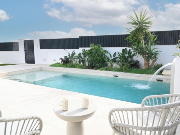 Villa de nueva construcción de 3 dormitorios con piscina privada y vistas a la montaña en campo de golf(Murcia)