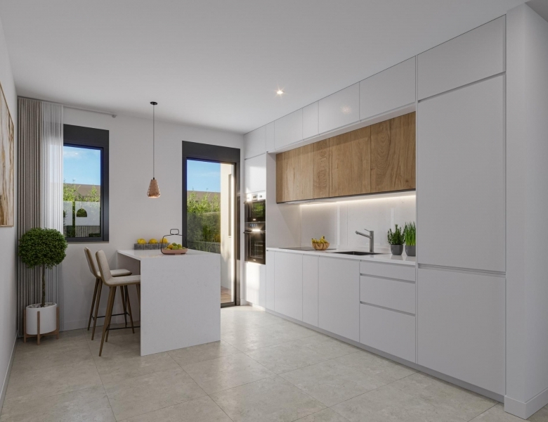Ático de 3 dormitorios con solarium privado y vistas al mar a 250m de la playa en Los Alcázares