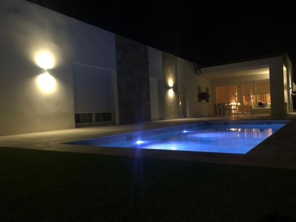 Villa de 3 dormitorios y piscina privada en una planta a la venta en Pinoso(Alicante)