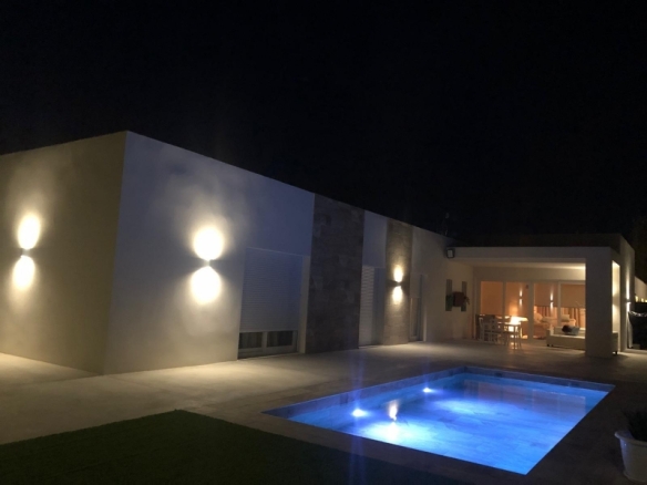Villa de 3 dormitorios y piscina privada en una planta a la venta en Pinoso(Alicante)