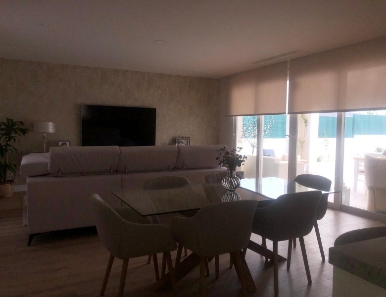 Villa de 3 dormitorios y piscina privada en una planta a la venta en Pinoso(Alicante)