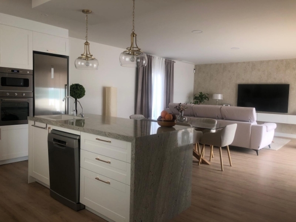 Villa de 3 dormitorios y piscina privada en una planta a la venta en Pinoso(Alicante)