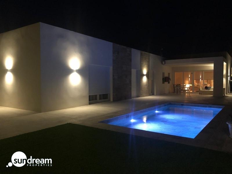 g_43500-37-17 Villa de 3 dormitorios y piscina privada en una planta a la venta en Pinoso(Alicante)