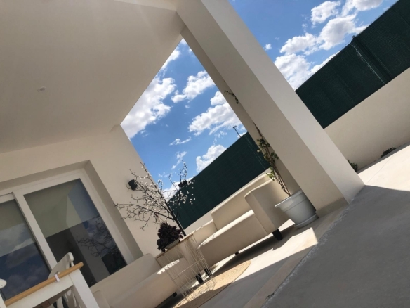 Villa de 3 dormitorios y piscina privada en una planta a la venta en Pinoso(Alicante)