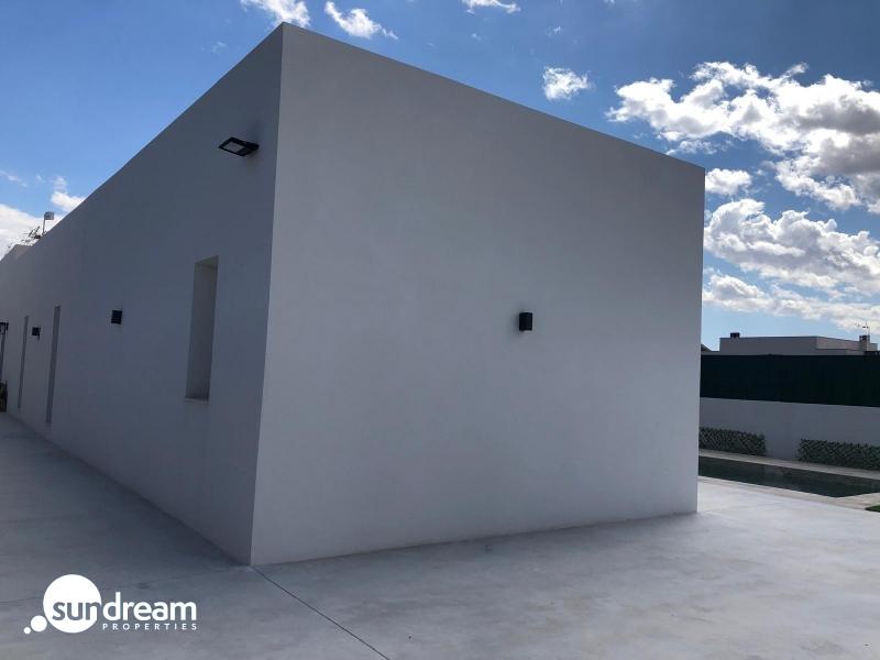 g_43500-37-20 Villa de 3 dormitorios y piscina privada en una planta a la venta en Pinoso(Alicante)