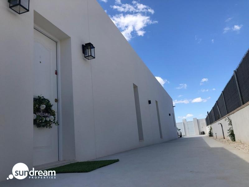 g_43500-37-21 Villa de 3 dormitorios y piscina privada en una planta a la venta en Pinoso(Alicante)