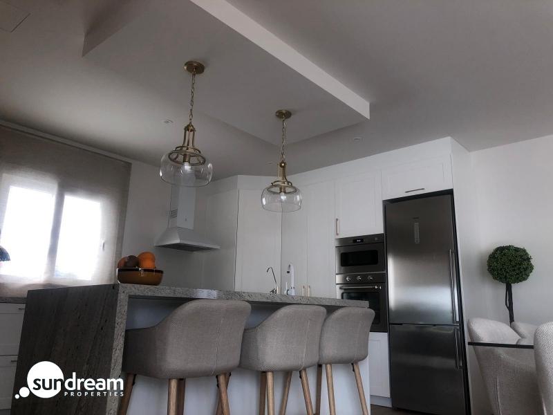 Villa de 3 dormitorios y piscina privada en una planta a la venta en Pinoso(Alicante)