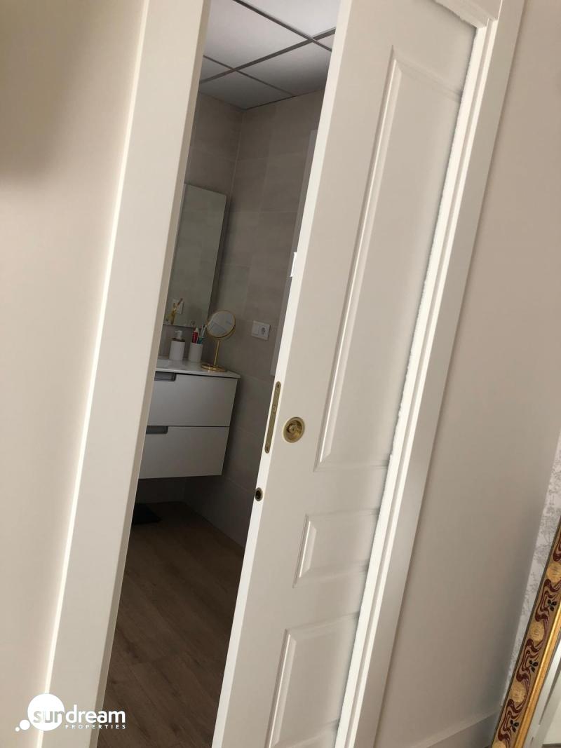 Villa de 3 dormitorios y piscina privada en una planta a la venta en Pinoso(Alicante)