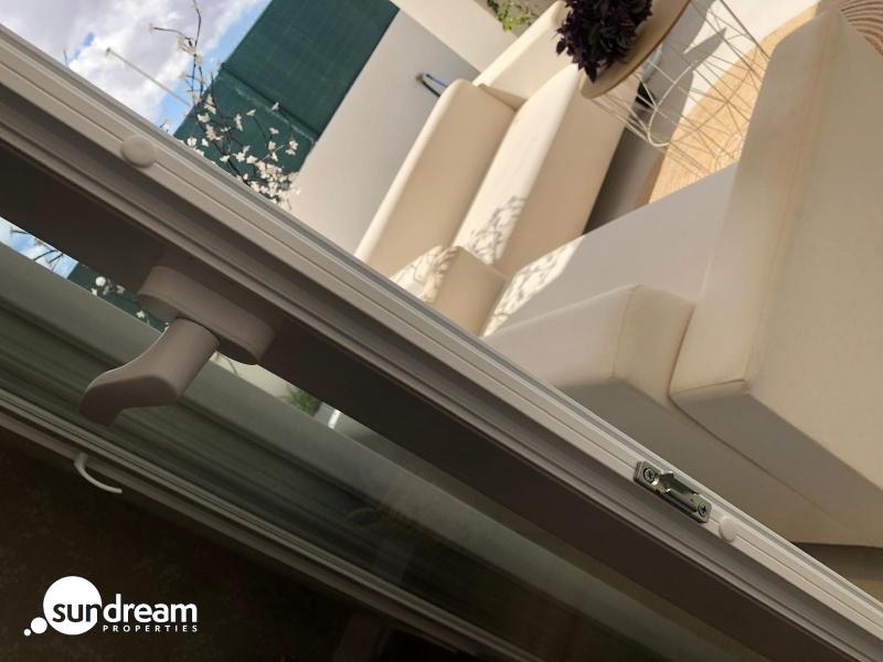g_43500-37-28 Villa de 3 dormitorios y piscina privada en una planta a la venta en Pinoso(Alicante)