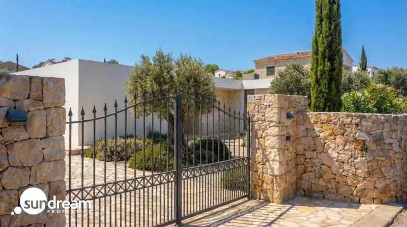 g_43500-37-7 Villa de 3 dormitorios y piscina privada en una planta a la venta en Pinoso(Alicante)