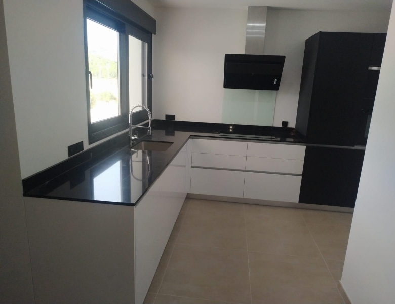 Villa de obra nueva con piscina y terreno en Pinoso