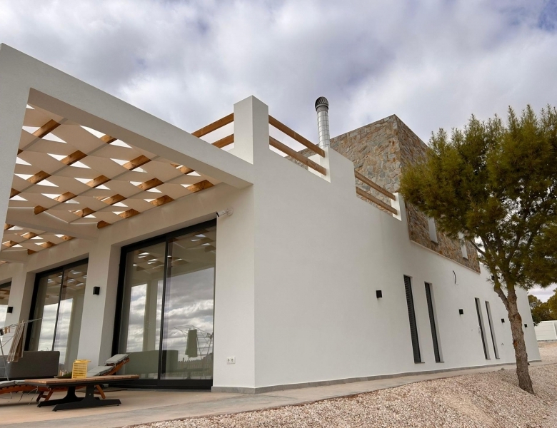 Villa a medida de 4 dormitorios y piscina privada rodeada de naturaleza en Pinoso(Alicante)