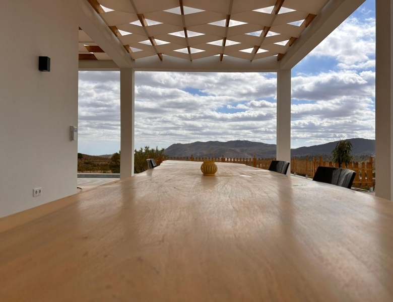 Villa a medida de 4 dormitorios y piscina privada rodeada de naturaleza en Pinoso(Alicante)