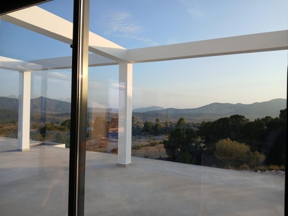 Villa a medida de 4 dormitorios y piscina privada rodeada de naturaleza en Pinoso(Alicante)