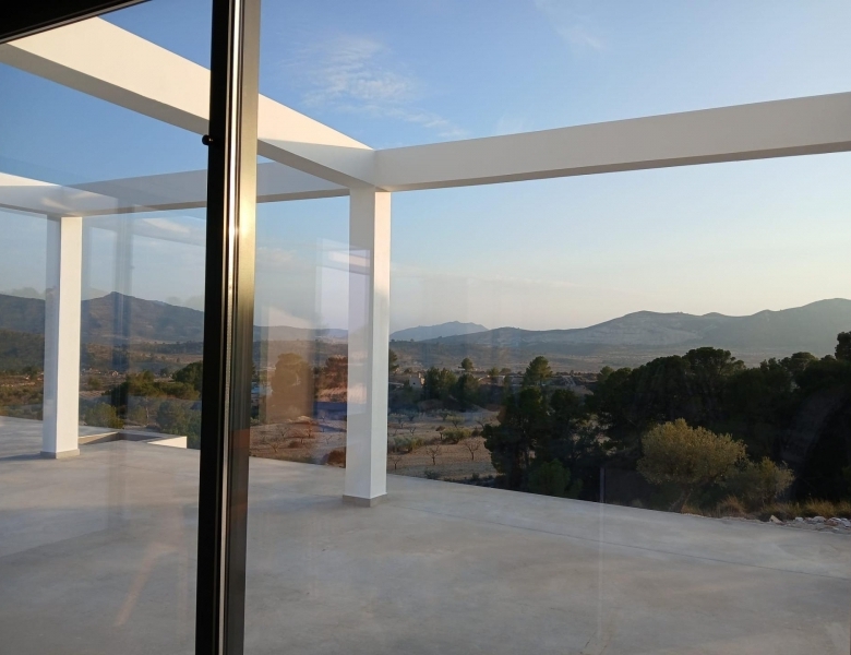 Villa a medida de 4 dormitorios y piscina privada rodeada de naturaleza en Pinoso(Alicante)