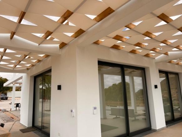 Villa a medida de 4 dormitorios y piscina privada rodeada de naturaleza en Pinoso(Alicante)